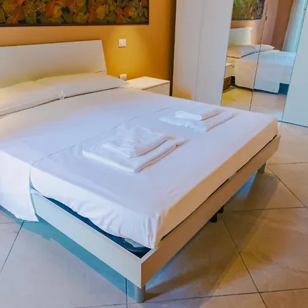 Domus Dantis - Italian Homing Apartamento Rávena